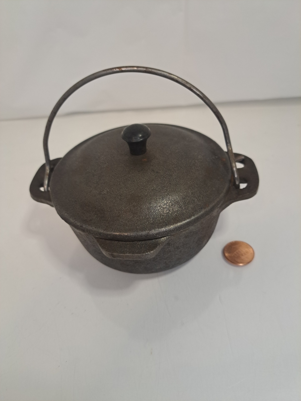 Mini Cast Iron Dutch Oven with Bail Handle - Black
